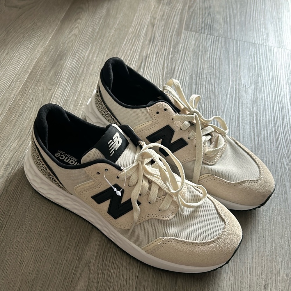 Women’s New Balance shoes. Size 8. Beige/white